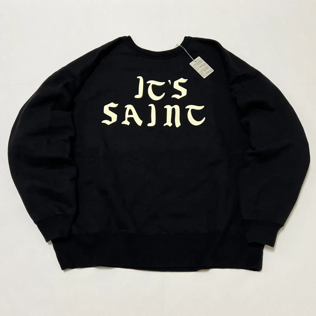 SAINT Mxxxxxx CREW SWT/IT'S SAINT/BLK Flocked SAINT sweatshirt Black S-XL ⚠️Note: This is flocking printing, not glue or crack paste. Don’t buy what you see in the picture. Short and loose fit. Both front and rear necklines are curved. Electrostatic flocking printing technology. Correct accessories. Fruit main mark/little angel anti-counterfeiting label.